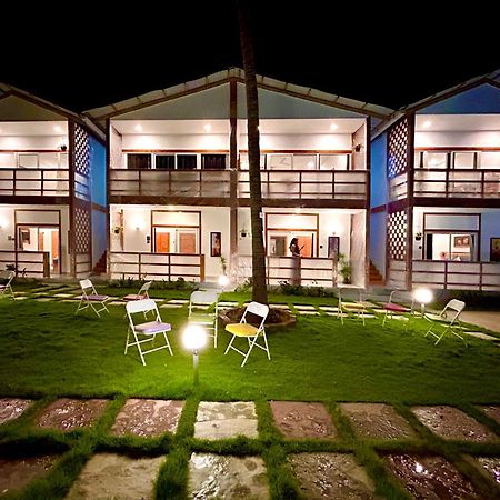White Turtle Hotel Morjim Extérieur photo