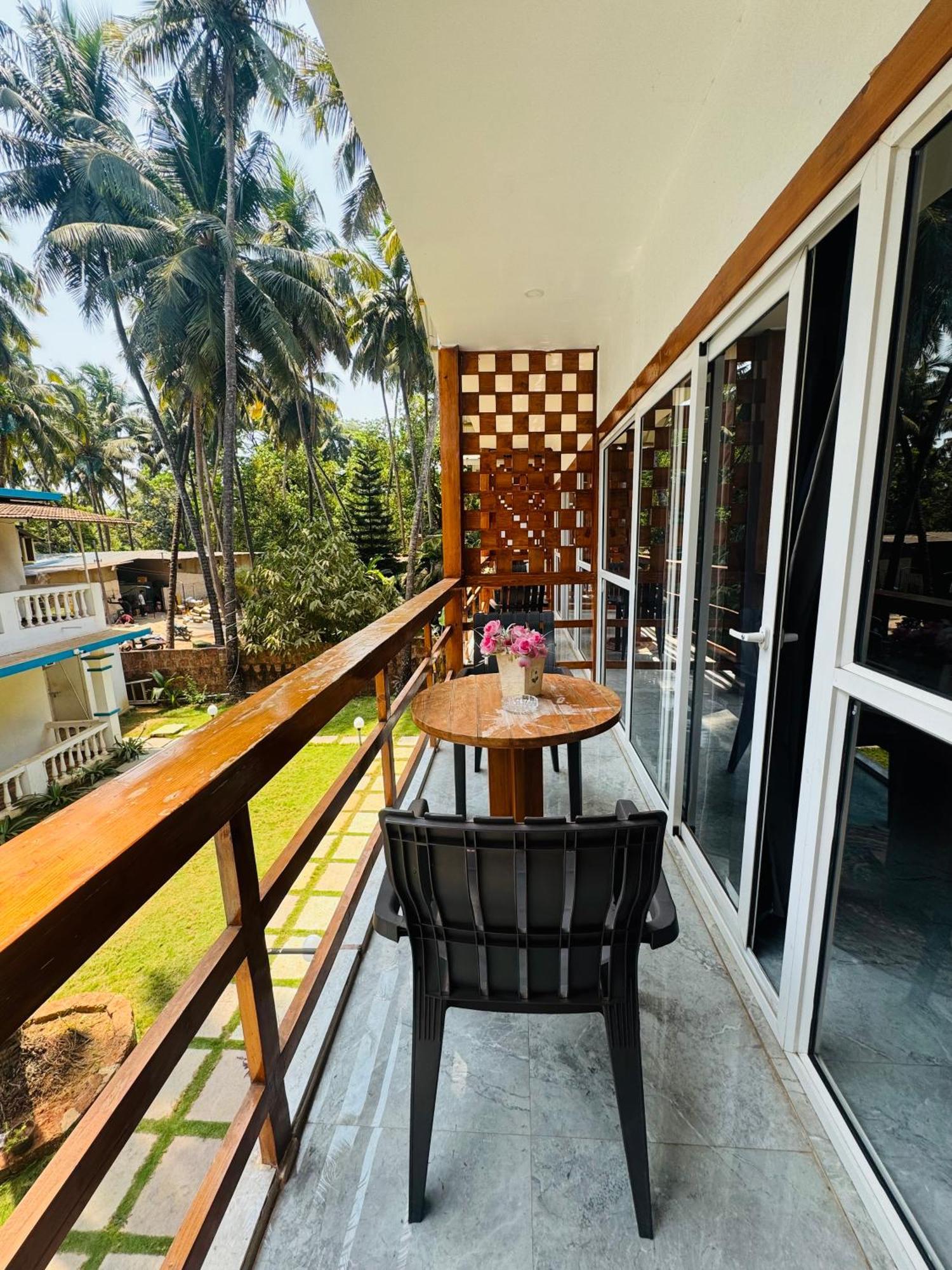 White Turtle Hotel Morjim Extérieur photo